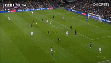 比賽第34分鐘，伊沃比推桿直掛死角