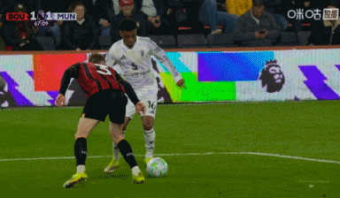 第67分鐘，阿瑪?shù)陆麉^(qū)內(nèi)突破被特呂費(fèi)爾推倒，主裁沒有表示